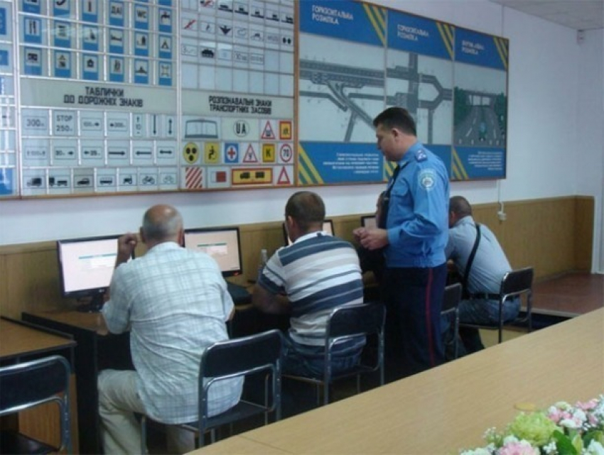Начальник из МРЭО продавал «теорию» при сдаче на водительские права за 18 тысяч рублей в Ставропольском крае