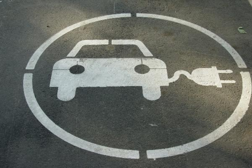 Электромобили смогут бесплатно парковаться на стоянках Ставрополя