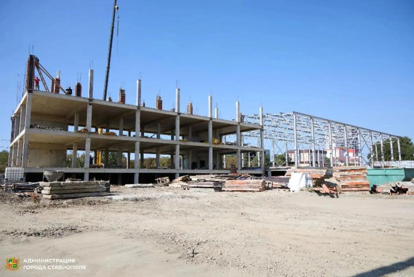 В Ставрополе строят новый спортивный комплекс с футбольным полем и двумя бассейнами за 76 миллионов