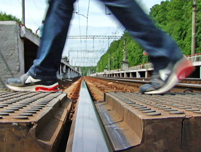 Подросток в наушниках шел по рельсам и попал под поезд на Ставрополье