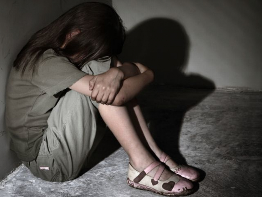 Мужчина изнасиловал 10-летнюю дочь своего знакомого на Ставрополье