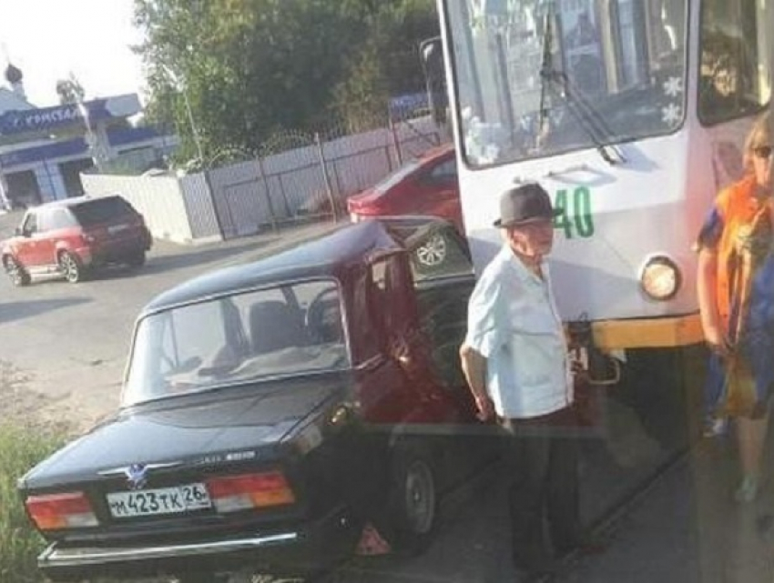 Пожилой водитель устроил ДТП с участием трамвая в Пятигорске 