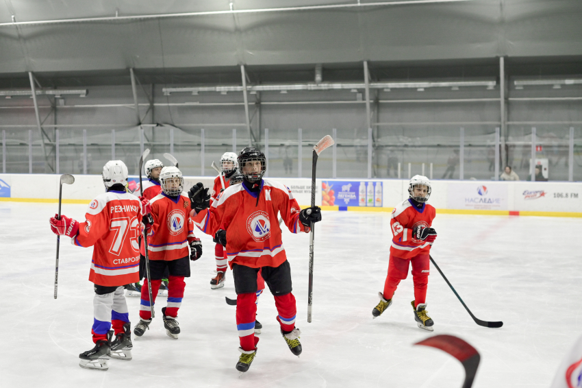 Юные воспитанники «Наследия» собрали урожай трофеев на ставропольском льду