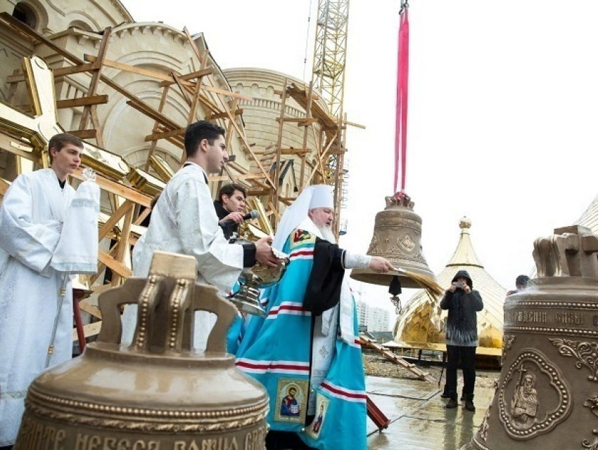 Храм в честь князя Владимира в «Перспективном» озаглавился золотыми куполами в Ставрополе 