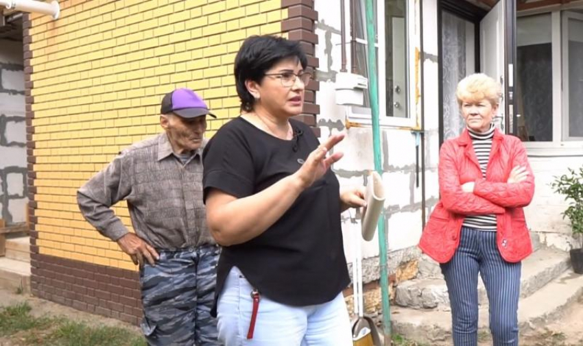 Мэрия Ставрополя выселяет жителей дома в центре города на улицу