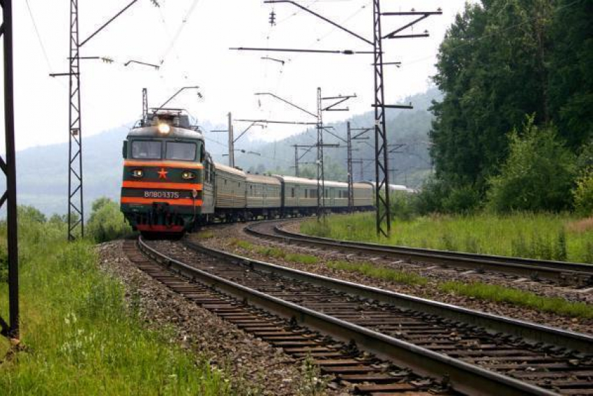 Трехлетнего ставропольца выдернули из-под колес товарного поезда в Сочи