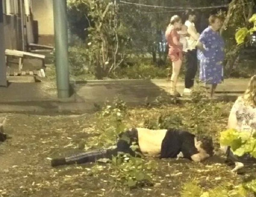 Мужчина выпал из окна 4-го этажа в Ставрополе