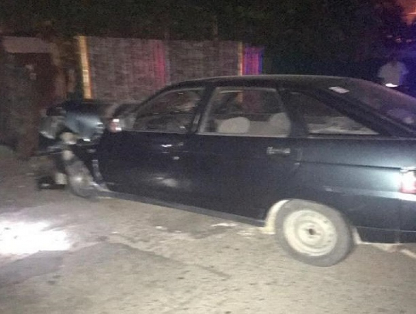 Раненую девушку бросил в машине после серьезного ДТП сбежавший мужчина-водитель под Ставрополем