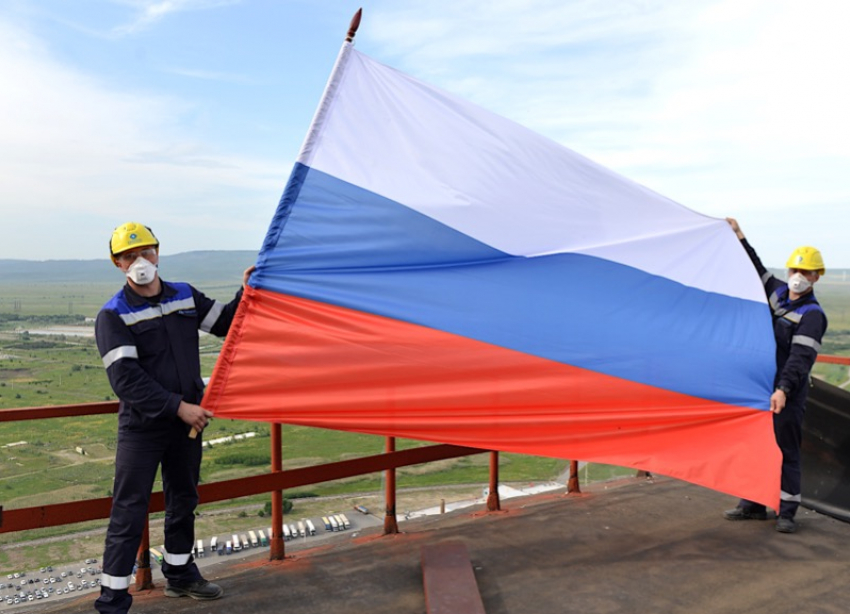 «Невинномысский Азот» высоко держит флаг России