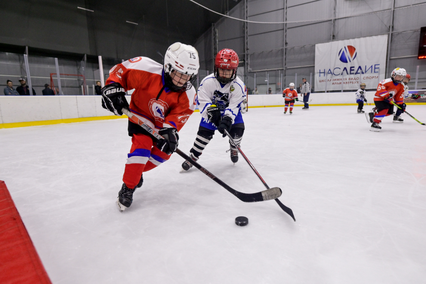 Юные воспитанники ставропольского «Наследия» собрали урожай призов на родном льду