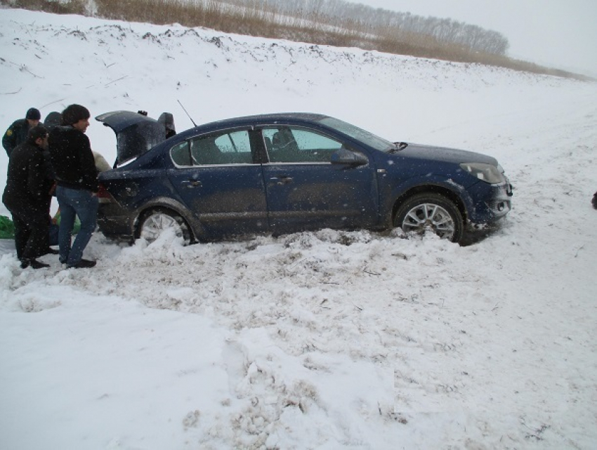 Спасатели помогли девушке  выбраться из снежной западни на Ставрополье