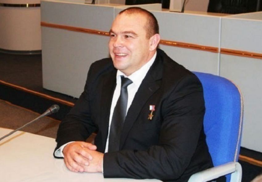 Глава администрации города Михайловска Михаил Миненков досрочно сложил свои полномочия