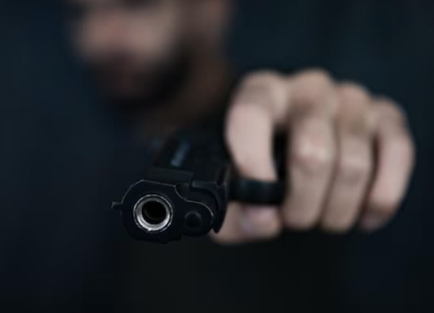Школьников и родителей ужаснул пистолет в руках семиклассника в Ставрополе