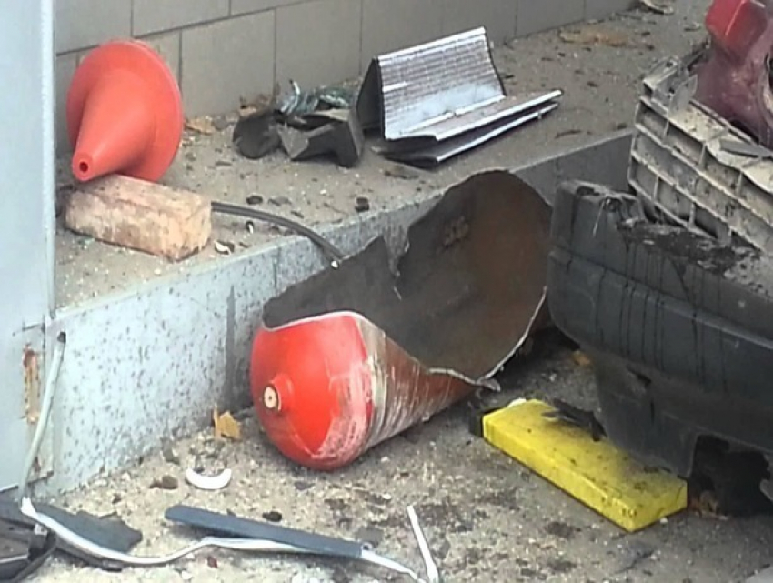 Газовый баллон внезапно взорвался на одной из легковушек  в Пятигорске