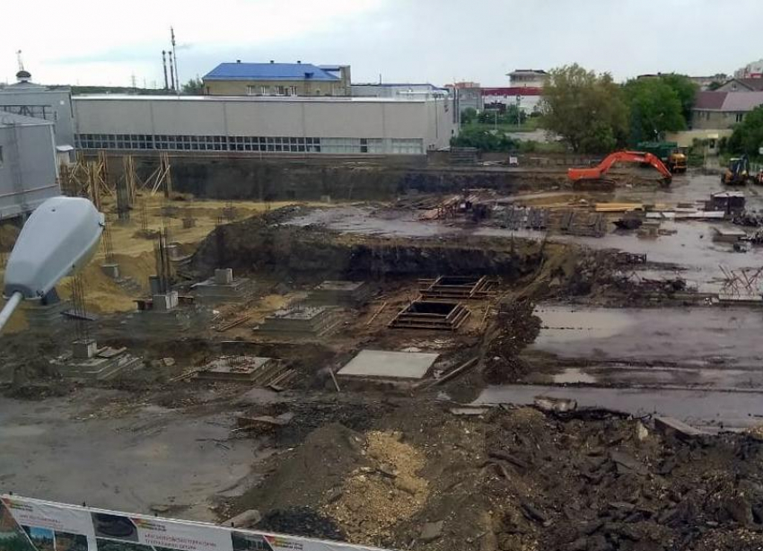 Строительство нового торгового центра в Ставрополе заметили горожане