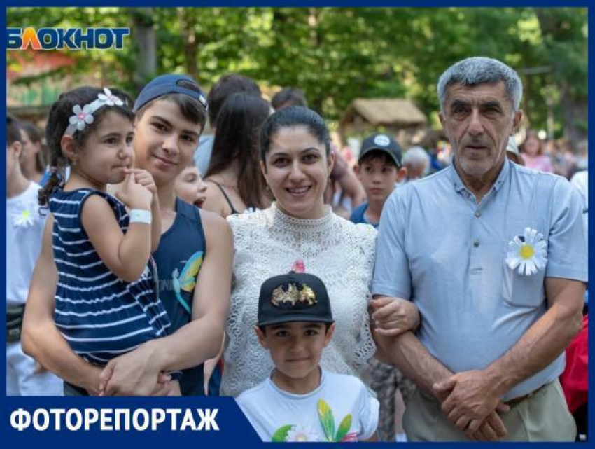 В ставропольском парке «Победа» отметили День семьи, любви и верности