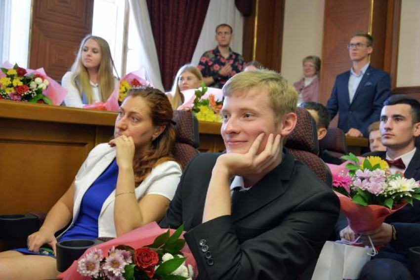 Именные стипендии получили лучшие студенты и школьники Ставрополя