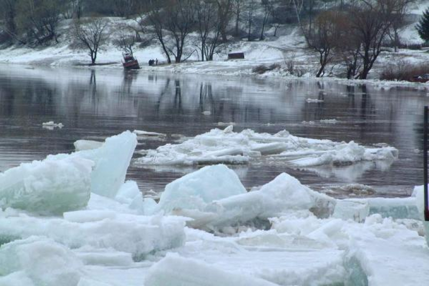 Из ледяной речки вытащили мужчину в Ставрополе