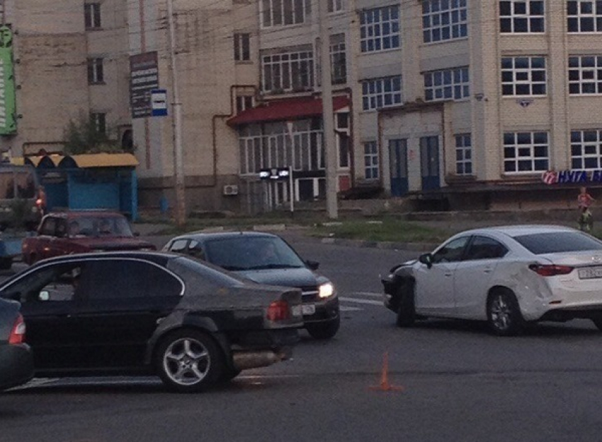 Тройная авария произошла на перекрестке в юго-западном районе Ставрополя