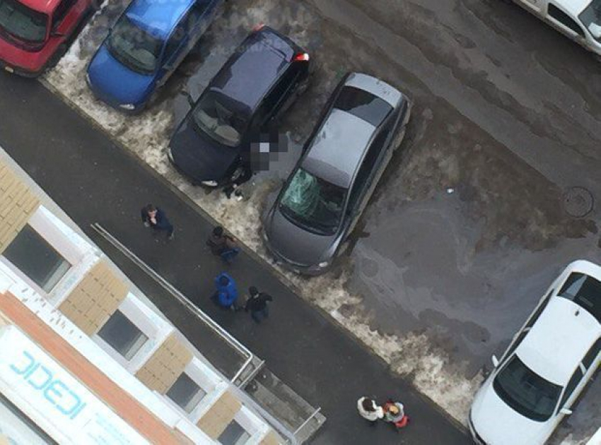 Утренняя трагедия: девушка выпала из окна в Ставрополе