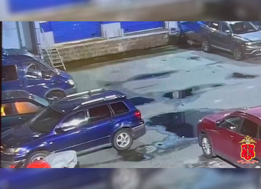 Житель Ставрополья превратил салон немецкого Мерседеса в пепел на питерской парковке