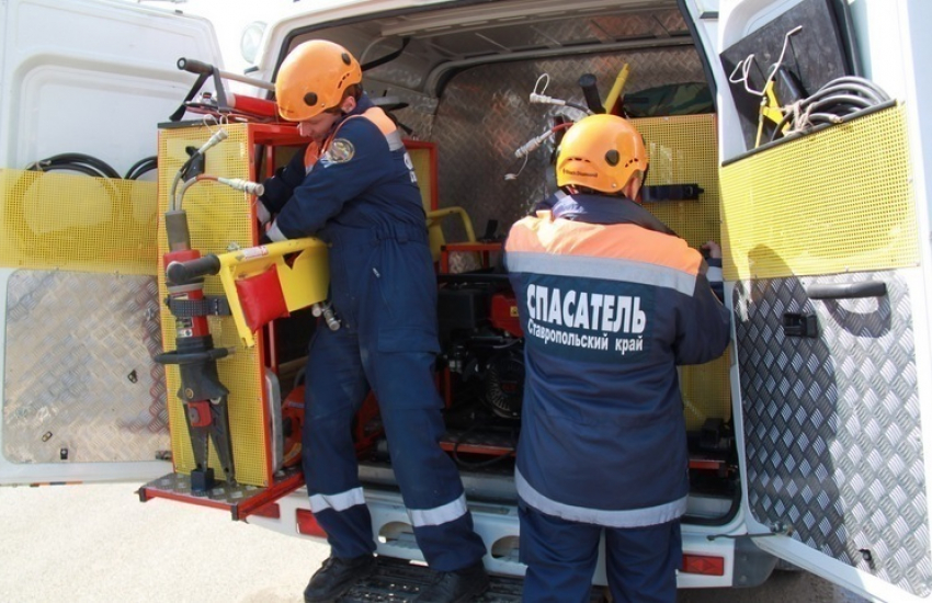 Четверо подростков на машине угодили в реку