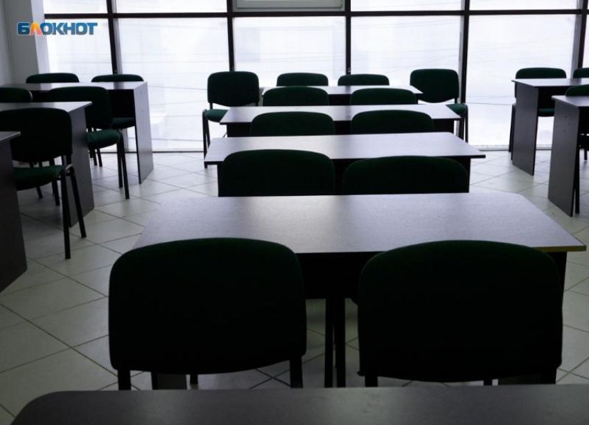 Из-за коммунальной аварии с водой школы КМВ массово уходят на дистанционку