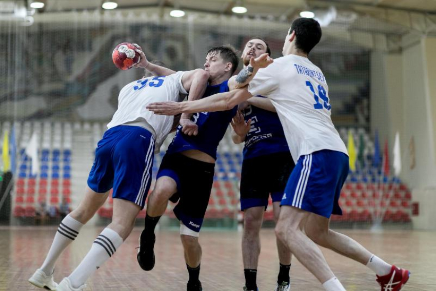 Гандболисты ставропольского «Виктора» отпраздновали в Краснодаре третью победу подряд 