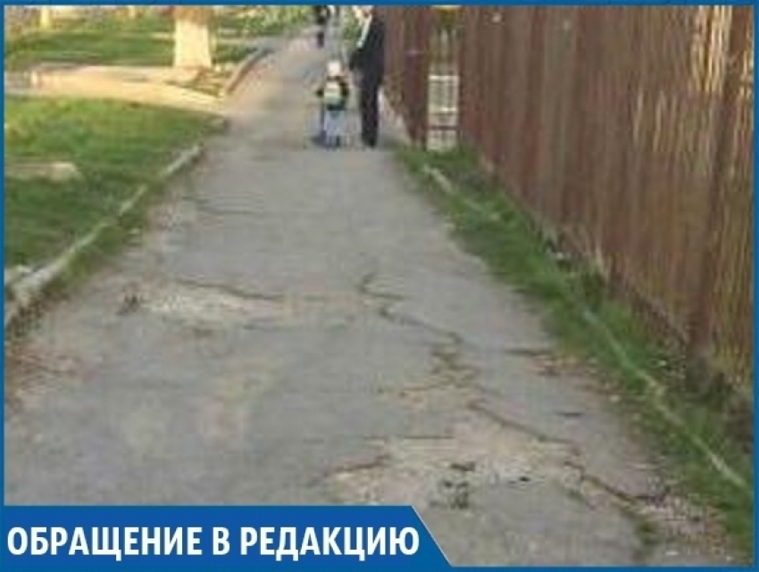 "И это творится уже 8 лет!» - ставропольчанка о разбитом тротуаре в 204 квартале 