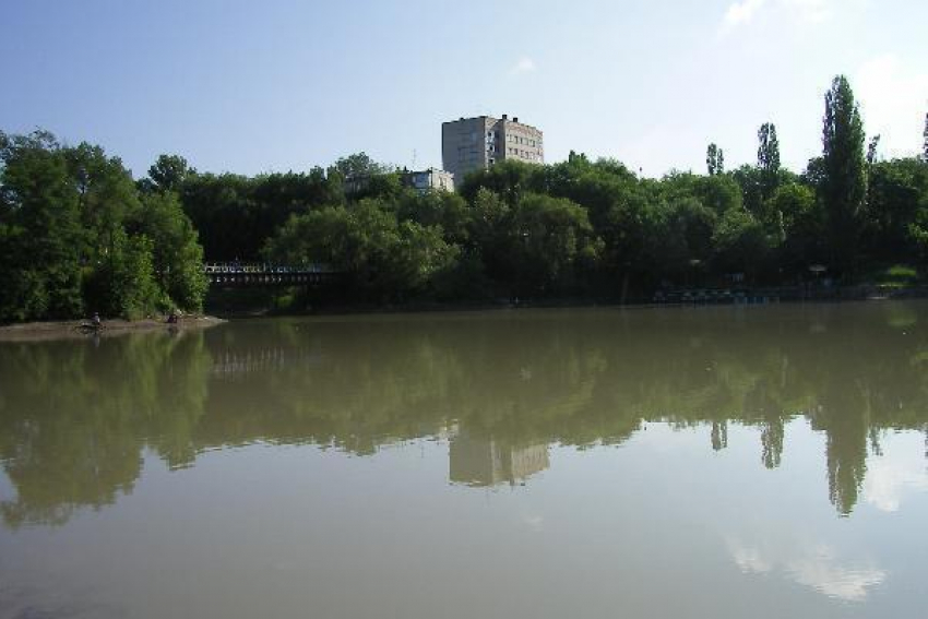 Жители Невинномысска все лето купались в опасном городском водоеме 