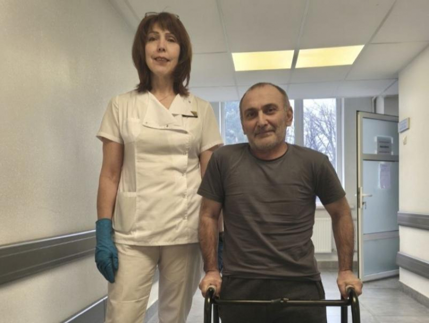 Уникальному пациенту ростом 140 сантиметров заменили сустав на Ставрополье