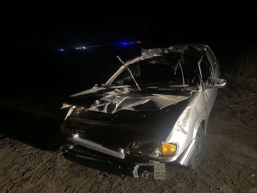 Два человека погибли после столкновения ВАЗа с лошадью и автобусом на Ставрополье
