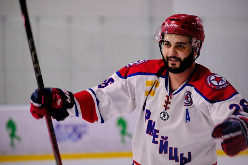 Судьбоносный хет-трик Алана: ставропольский хоккеист вступил в почетный «Клуб Макарова»