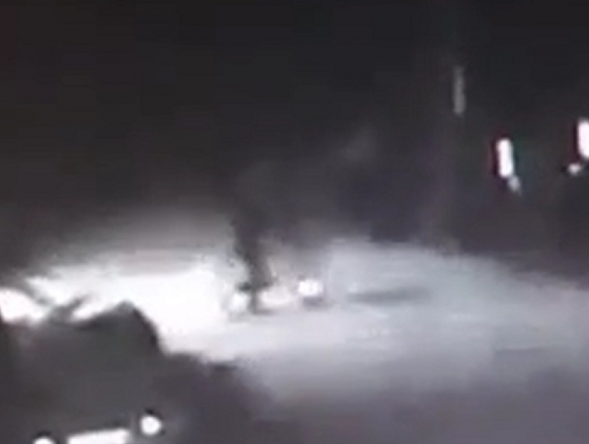 На видео попал наглый вор, который вынес велосипед прямо со двора частного дома на Ставрополье 