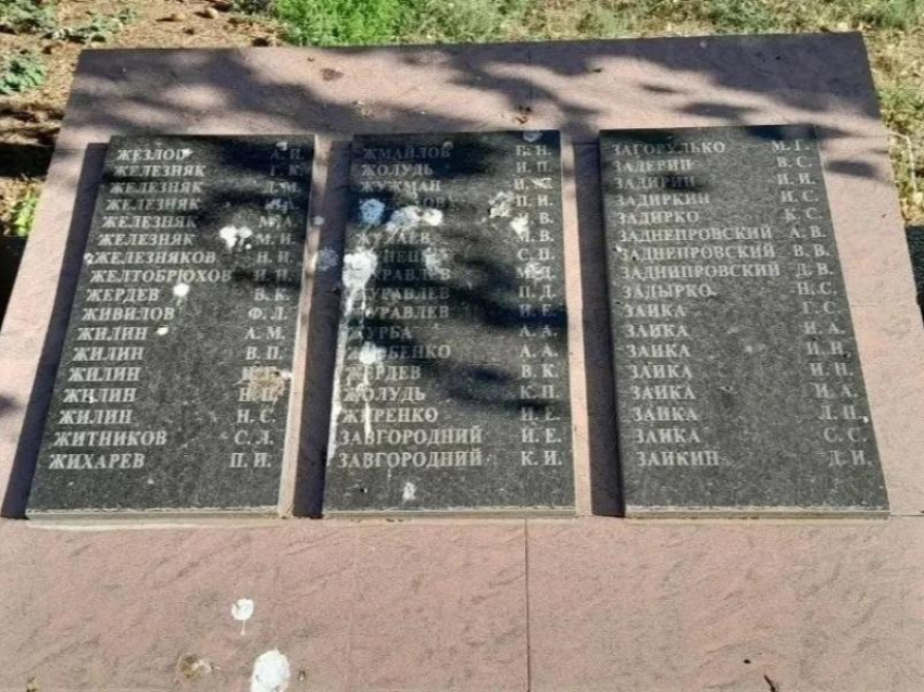 Власти Ипатовского округа отчитались о чистке памятника сразу после критики