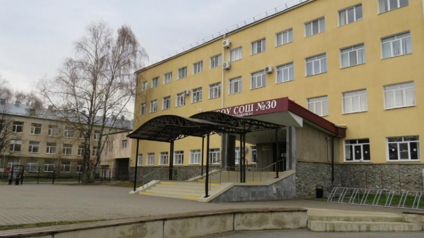 Прокуратура и следком занялись историей об избиении школьниц директором на Ставрополье