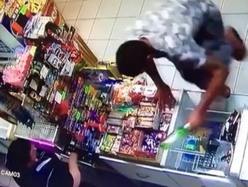 Попавшего на видео дерзкого грабителя с бутылкой поймали на Ставрополье