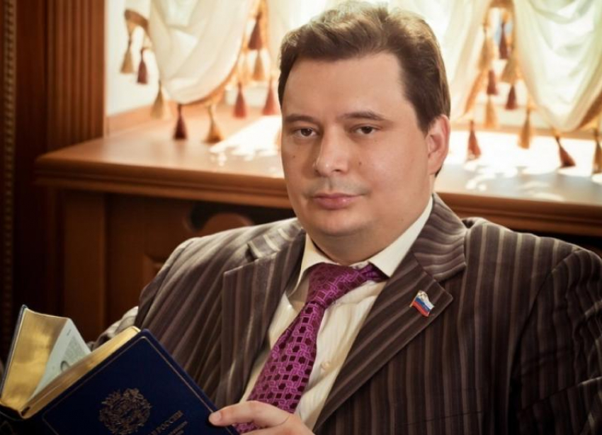 Членство депутата думы Ставрополья Савичева поставили на стоп в «Единой России» после уголовного дела 