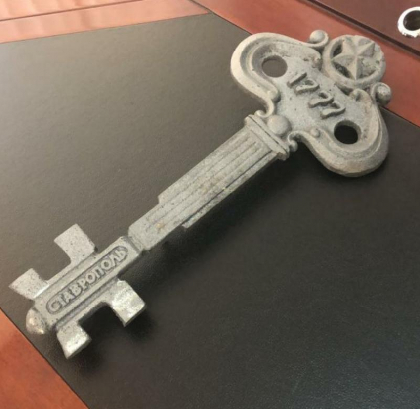 Ключ от города. Символический ключ. Символический ключ от города. Статуэтка ключ от города. Сувенирный символический ключ из фанеры.