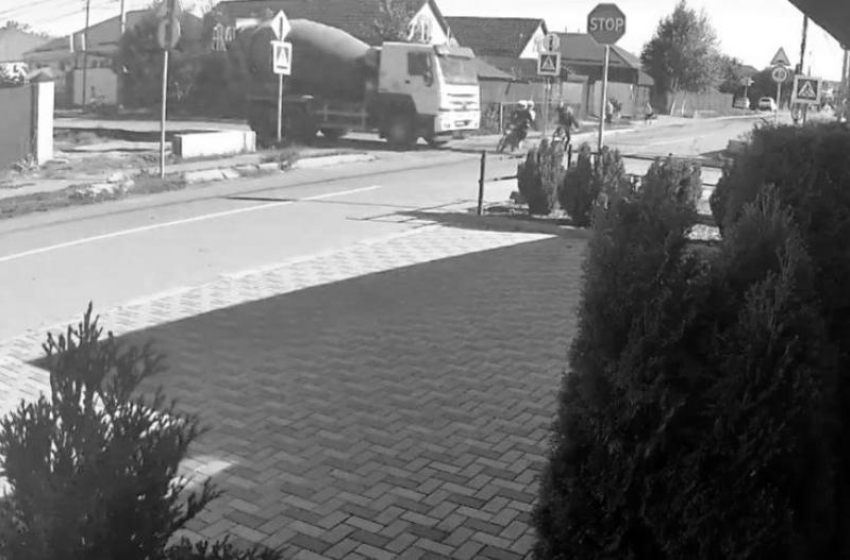 «Сегодня умер Артем»: второй подросток скончался после аварии питбайков с бетоновозом в Михайловске