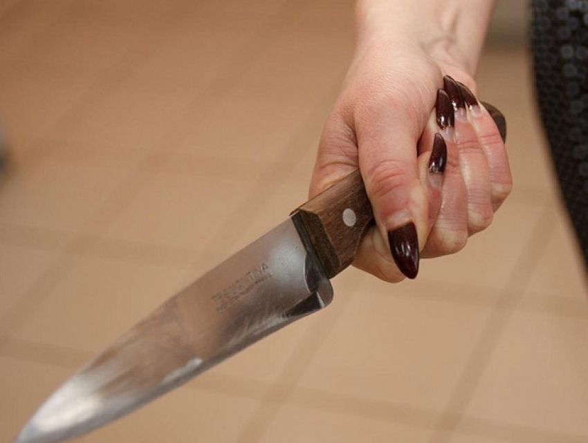 Из-за оскорбления родных женщина зарезала своего сожителя в Михайловске 