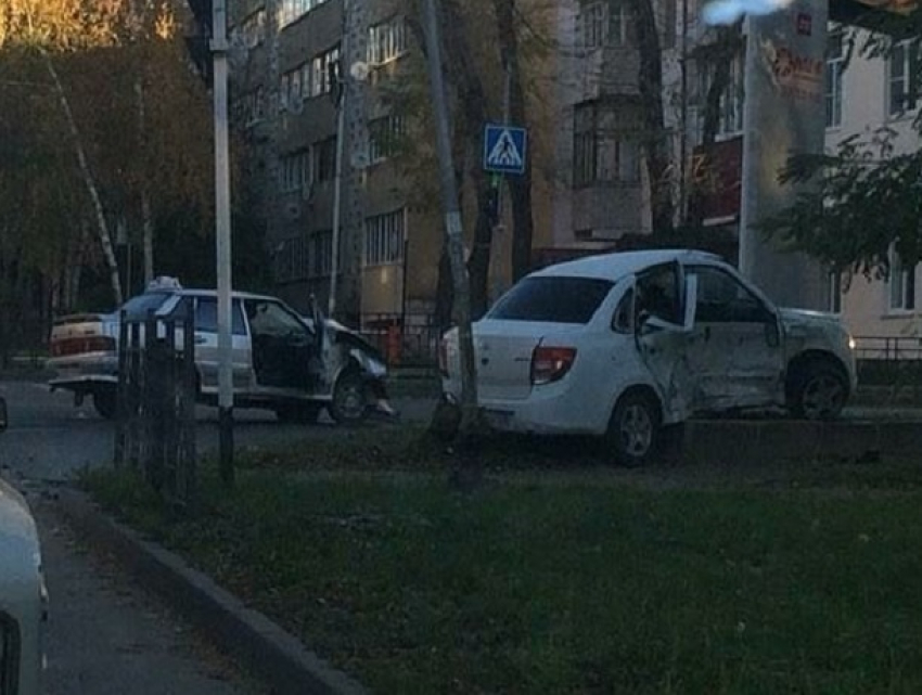 «Гранта» и «пятнадцатая» серьезно пострадали в утреннем ДТП на Ставрополье
