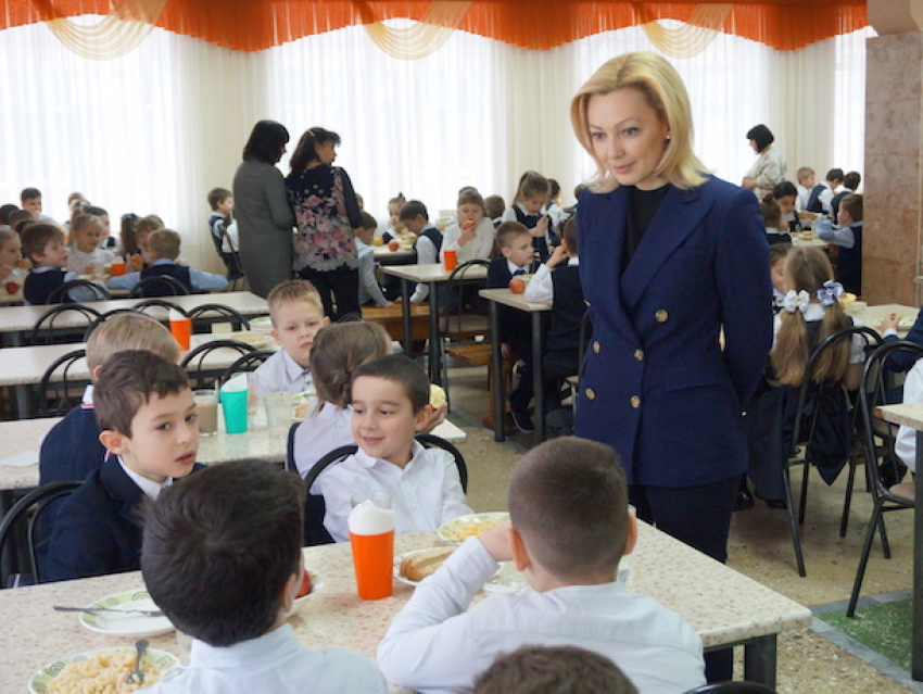 «Заставить ребенка съесть сбалансированное питание сложно»: Ставрополье готовится бесплатно кормить школьников