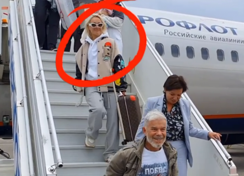Егора Дружинина и Клаву Коку не заметили в аэропорту Ставрополя на фоне Газманова 