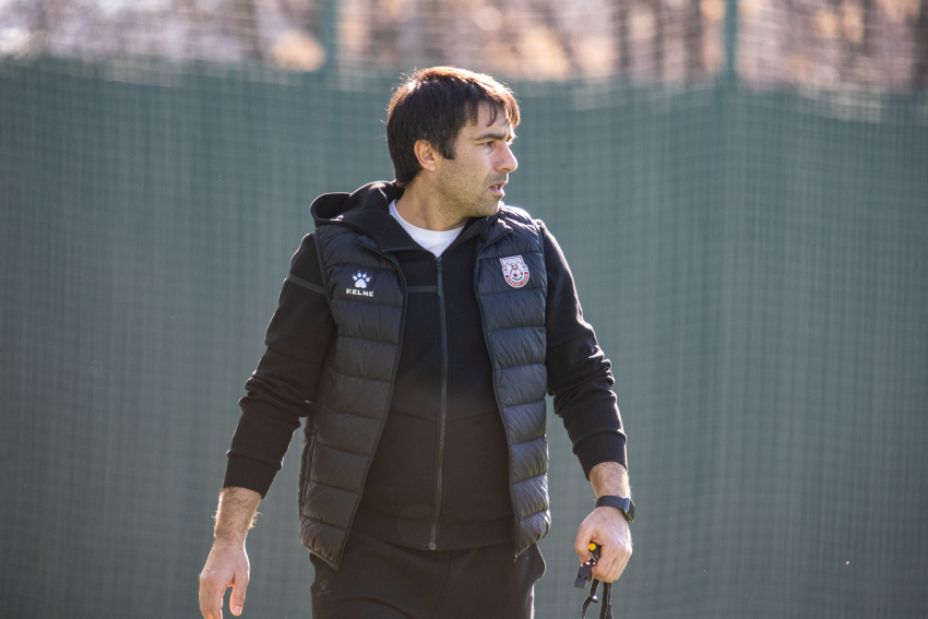 Главный тренер футбольного пятигорского «Машука-КМВ» Артур Садиров: «Нужно усилить еще три позиции»