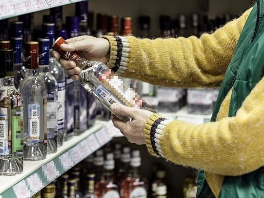  Опасную для жизни водку с ацетоном продавали в магазинах на Ставрополье 
