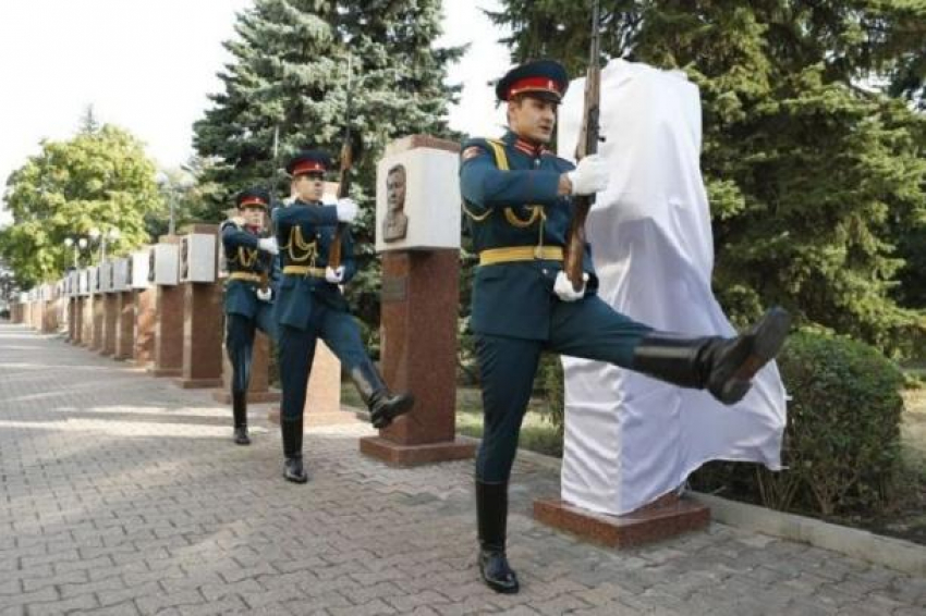 В Ставрополе открыли пилоны почётным жителям края