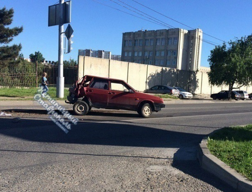  КамАЗ сделал из «девятки» «восьмерку» на проспекте Кулакова в Ставрополе