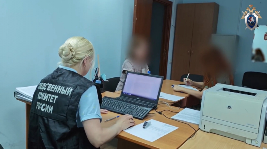 Угрожавшую ребенку кухонным ножом жительницу Ставрополя нашли и допросили 