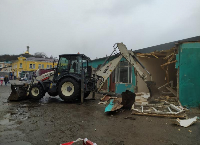 В Ставрополе на Нижнем рынке сносят десятилетние павильоны